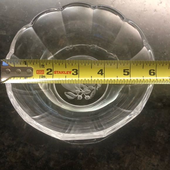 Vintage Val St. Lambert Crystal Bowl with Frosted Flower Center - Picture 6 of 6